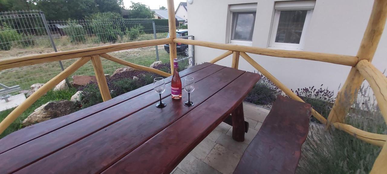 Lali Apartman Balatonudvari Exterior foto